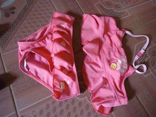 Girls swim wear costume size 8-9  years